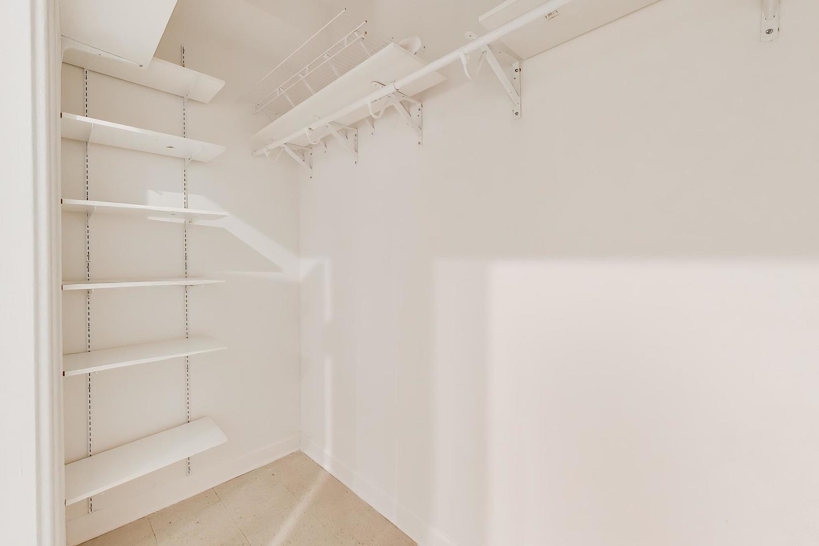 2629 N ASHLAND Avenue Unit: 1B