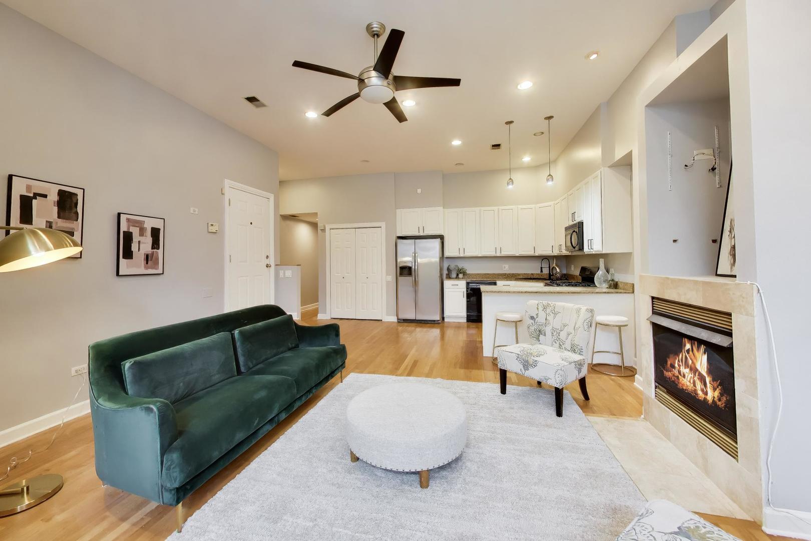 2629 N ASHLAND Avenue Unit: 1B