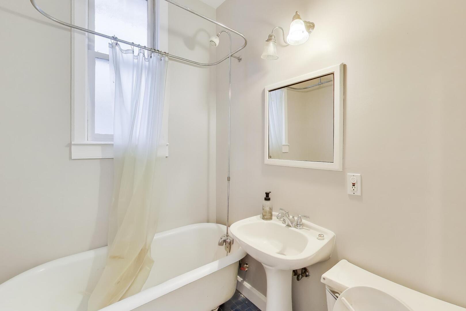 2229 W Armitage Avenue