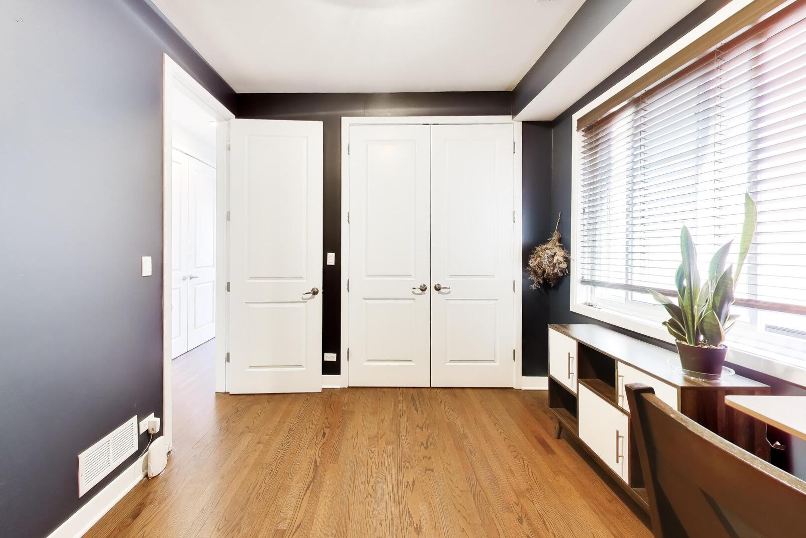 2241 W Roscoe Street Unit: 3