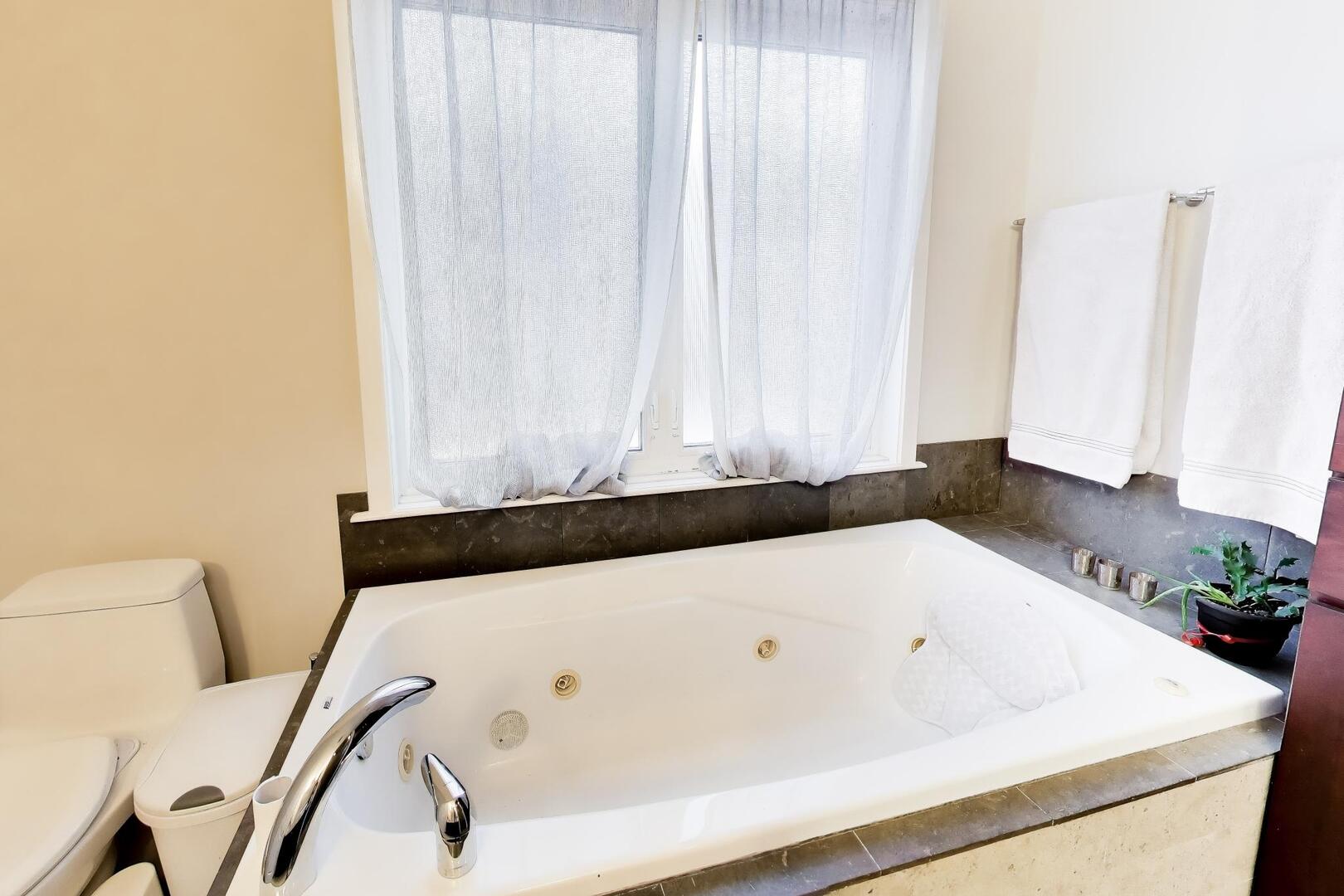 2241 W Roscoe Street Unit: 3