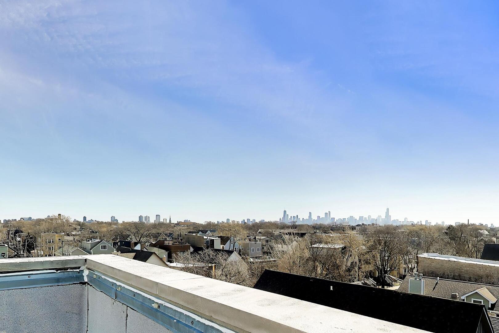 2241 W Roscoe Street Unit: 3