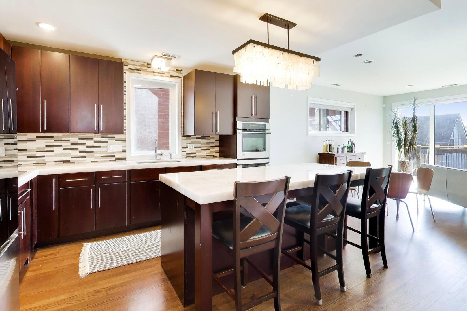 2241 W Roscoe Street Unit: 3