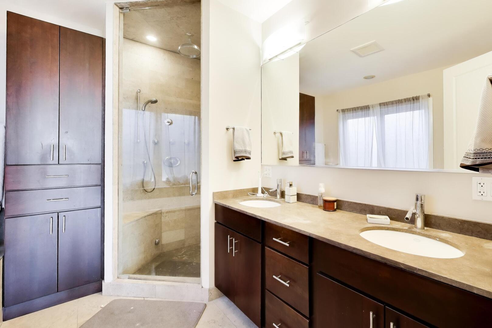 2241 W Roscoe Street Unit: 3