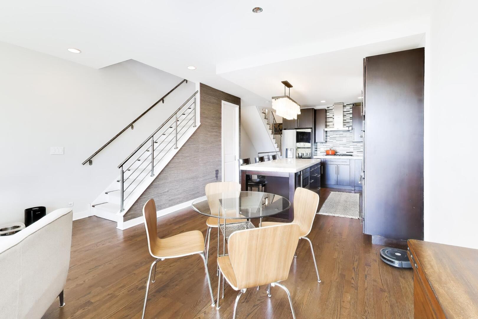 2241 W Roscoe Street Unit: 3