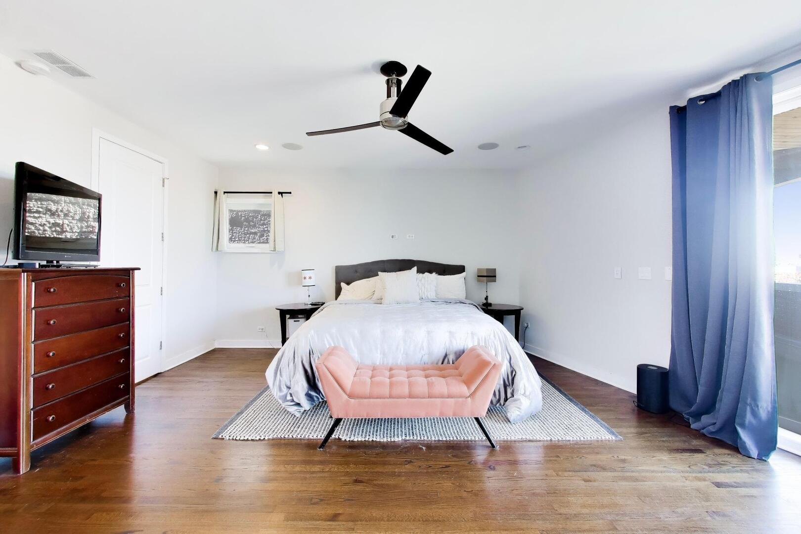 2241 W Roscoe Street Unit: 3