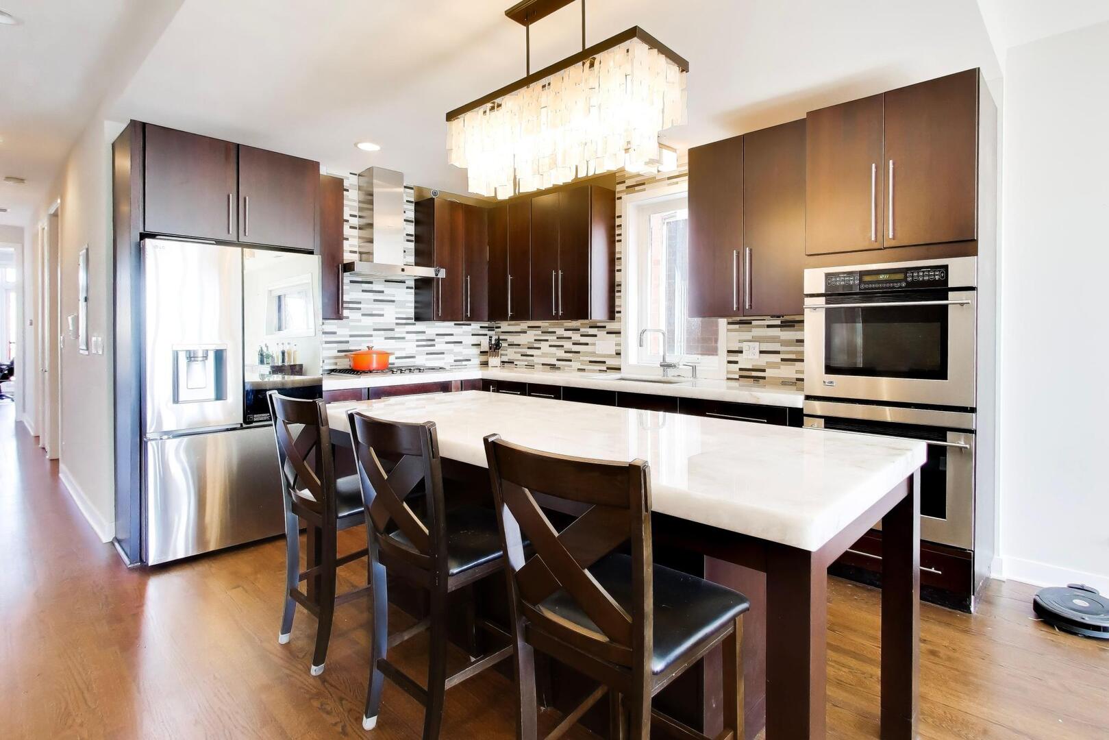 2241 W Roscoe Street Unit: 3