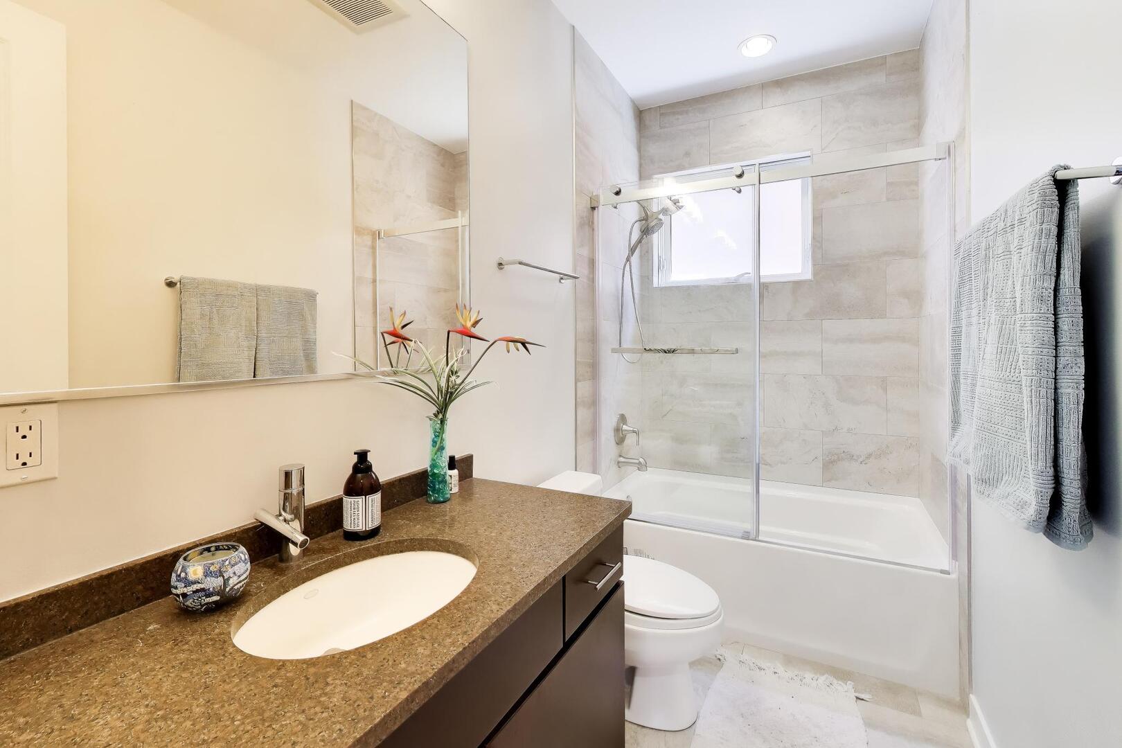 2241 W Roscoe Street Unit: 3