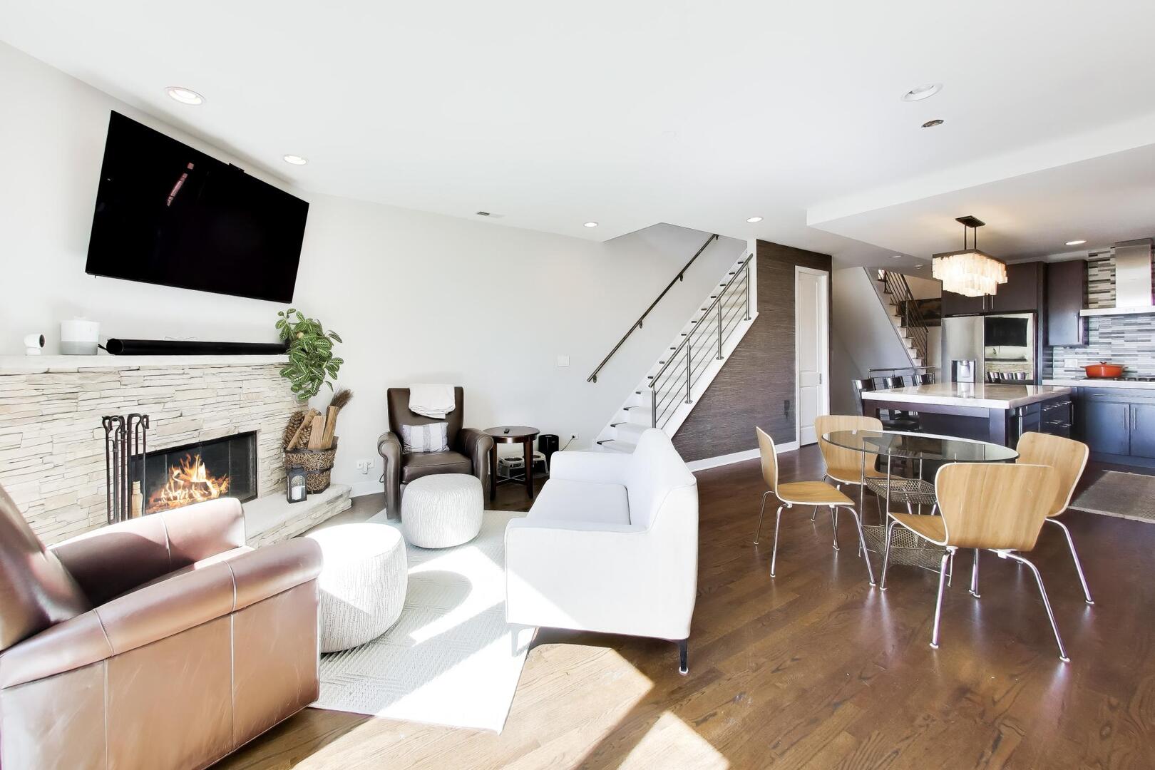 2241 W Roscoe Street Unit: 3