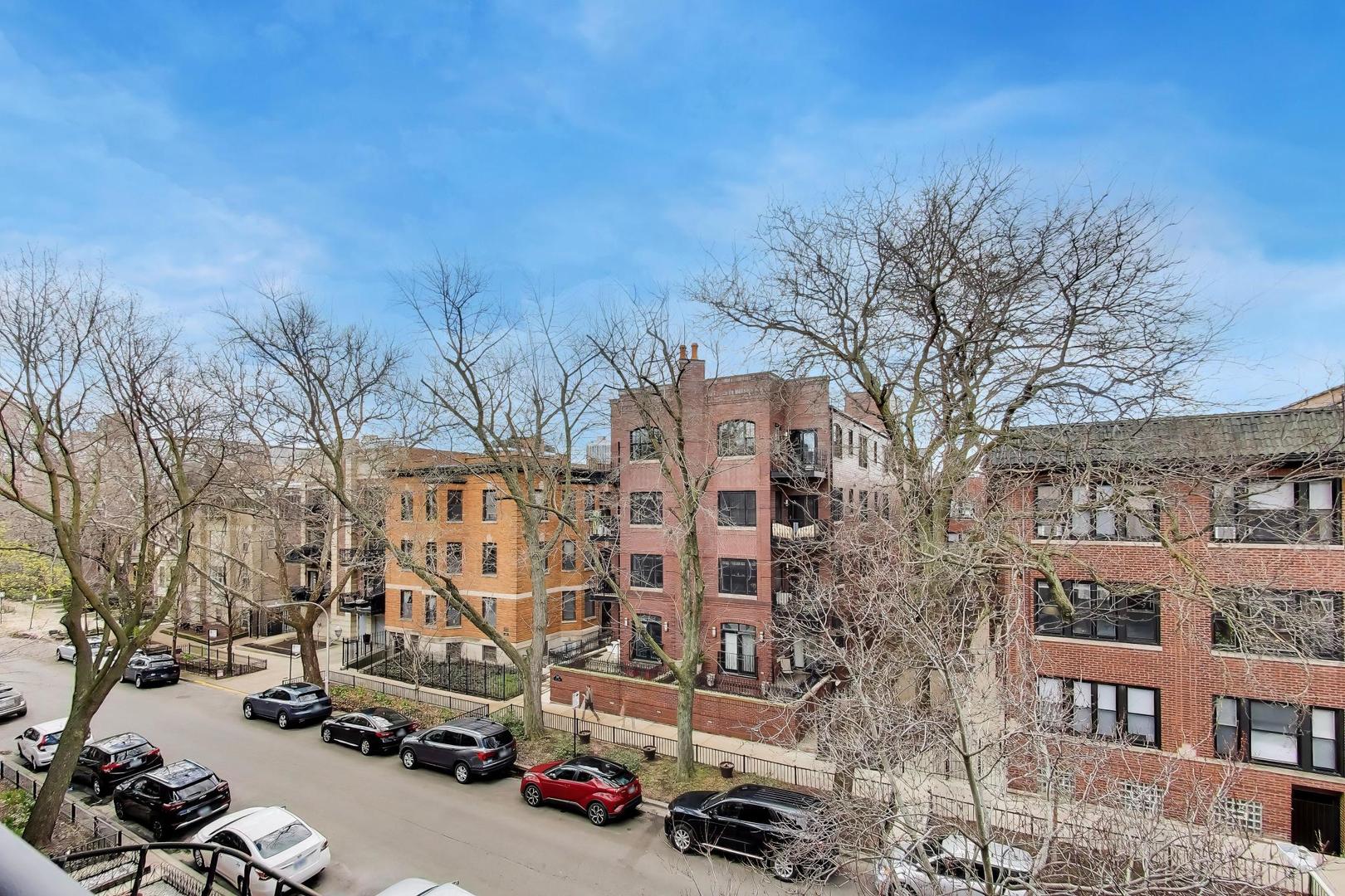 708 W Barry Avenue Unit: 3F