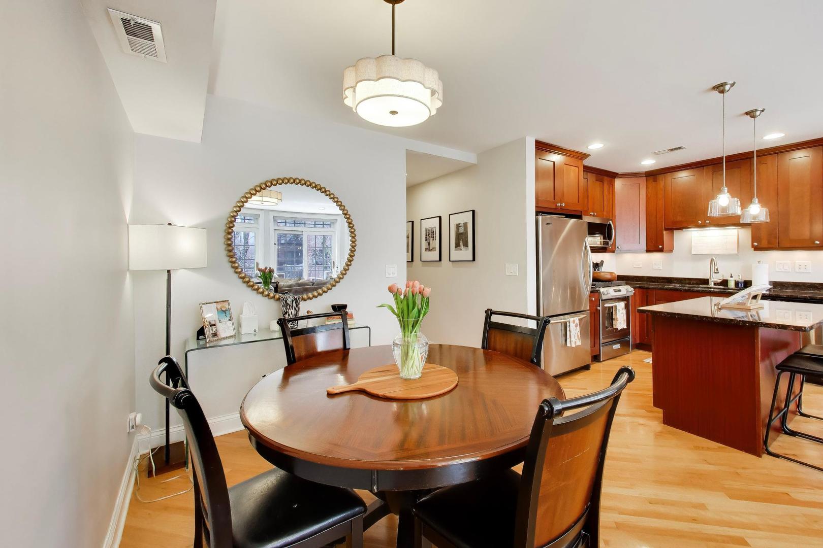 708 W Barry Avenue Unit: 3F