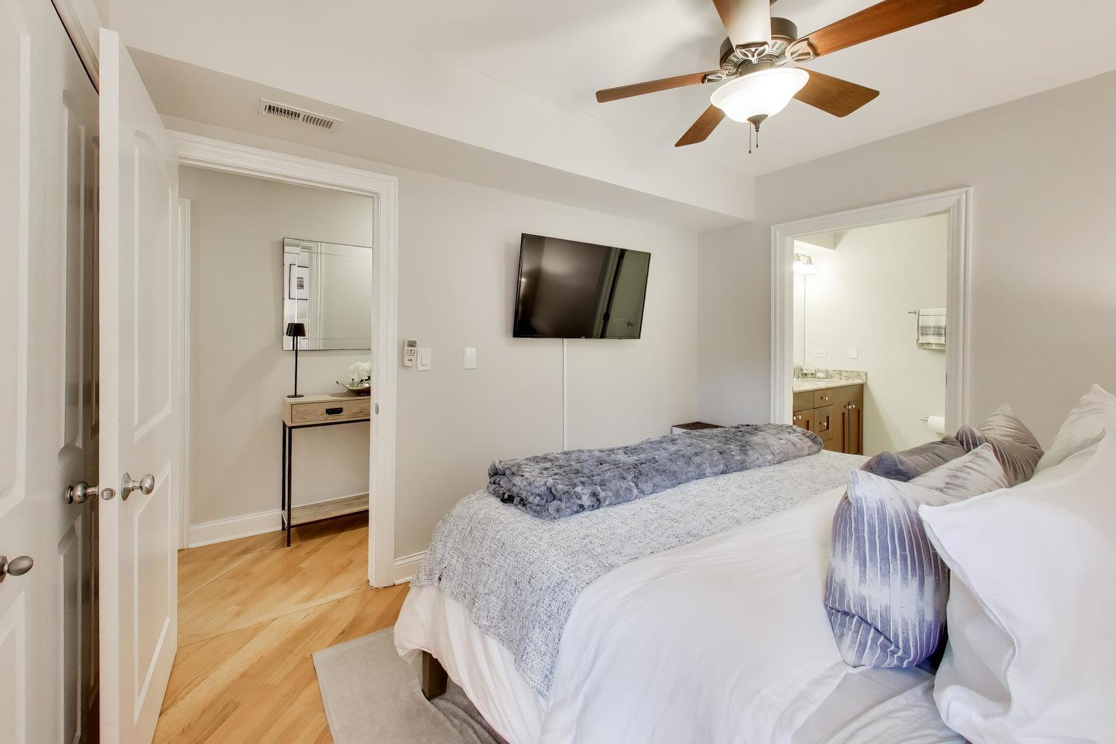 708 W Barry Avenue Unit: 3F