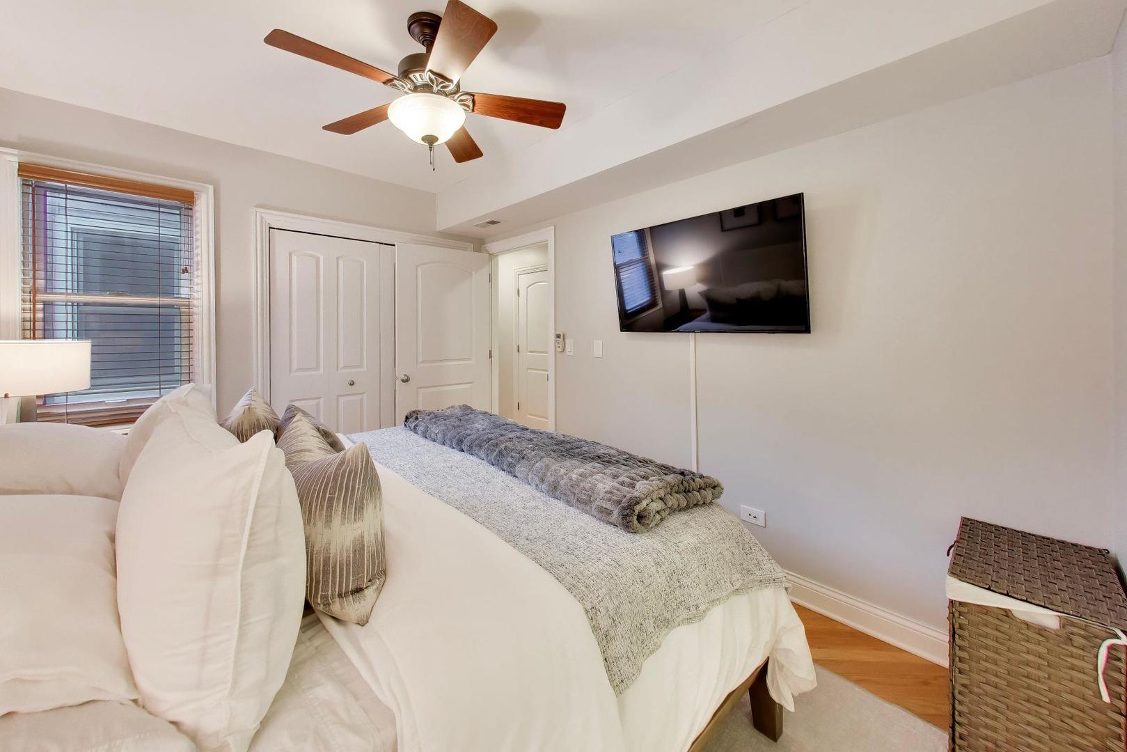 708 W Barry Avenue Unit: 3F