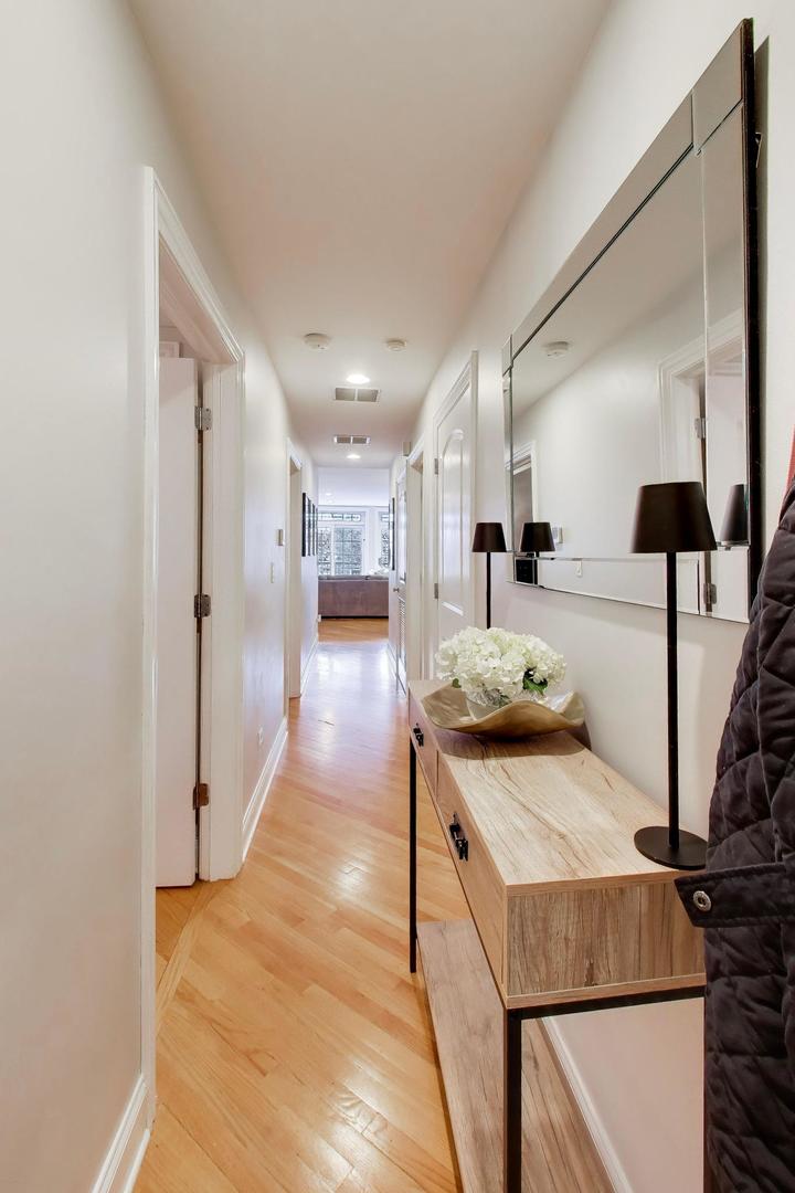 708 W Barry Avenue Unit: 3F