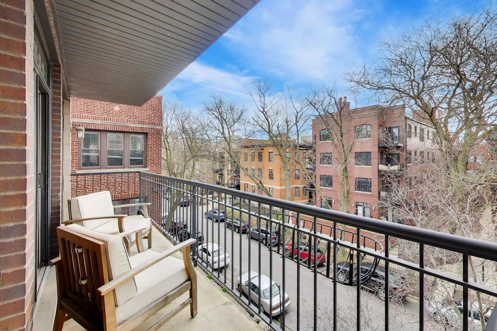 708 W Barry Avenue Unit: 3F