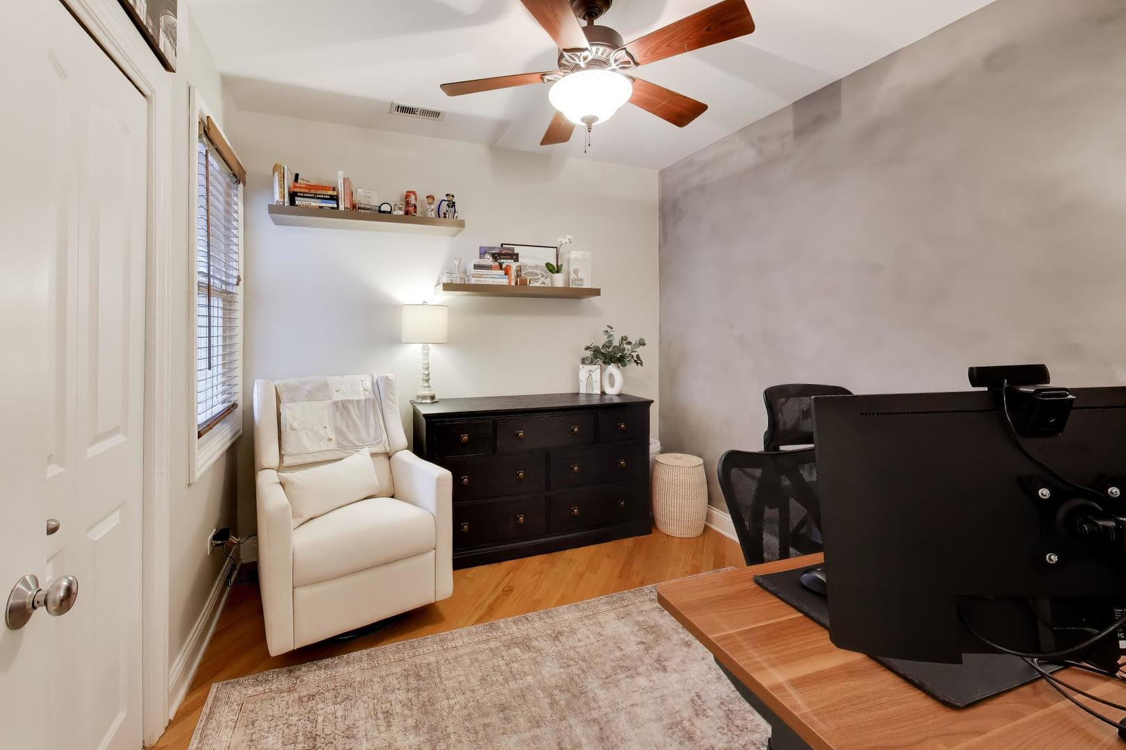 708 W Barry Avenue Unit: 3F