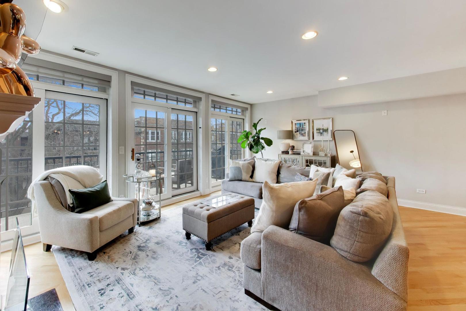 708 W Barry Avenue Unit: 3F