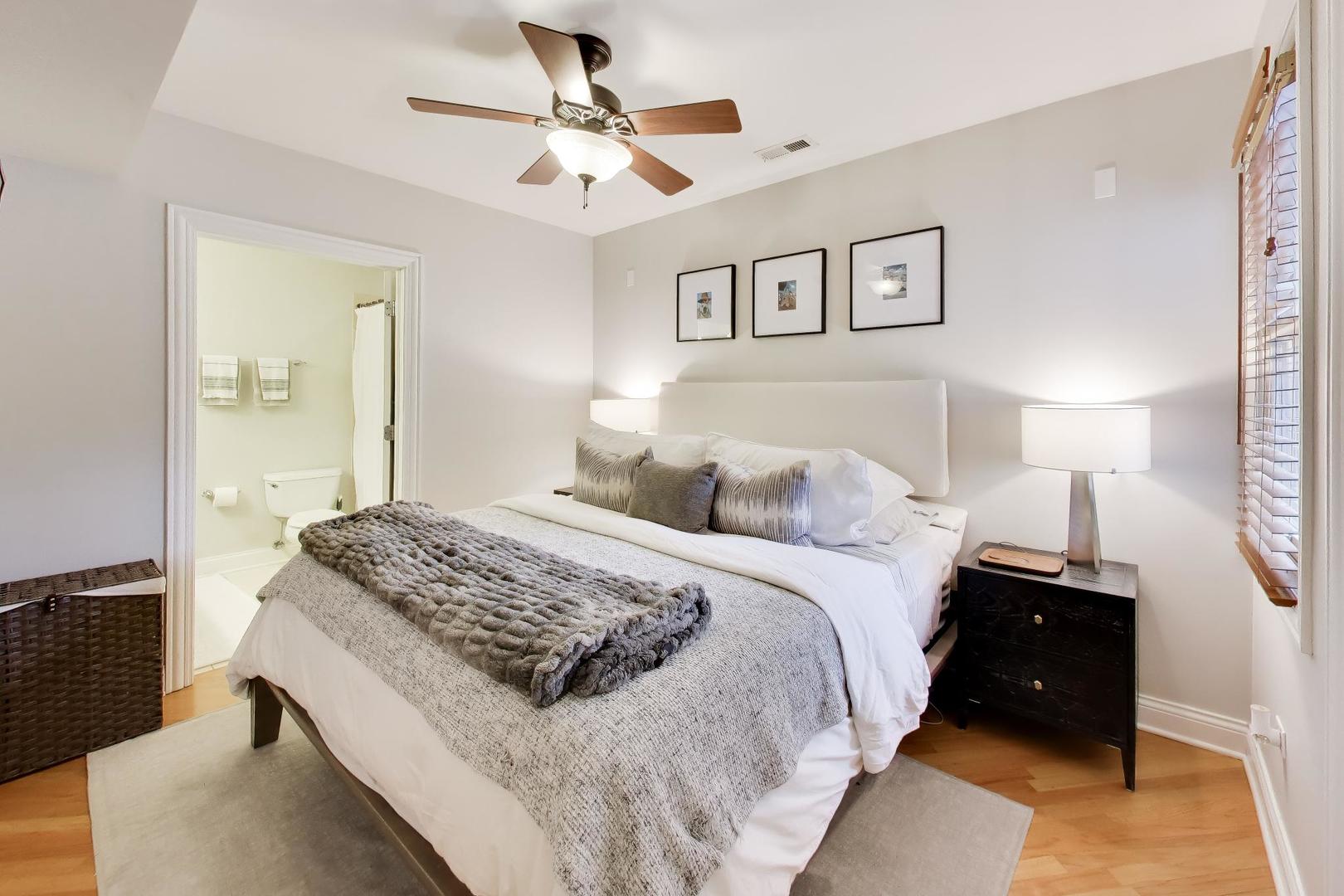 708 W Barry Avenue Unit: 3F