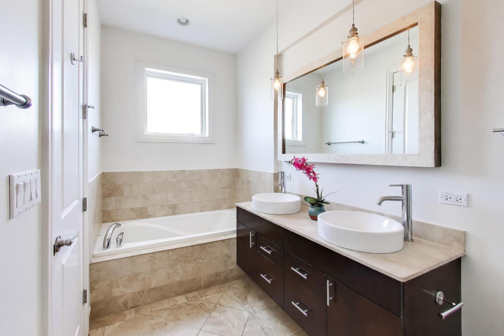 1518 W Cortez Street Unit: 3W