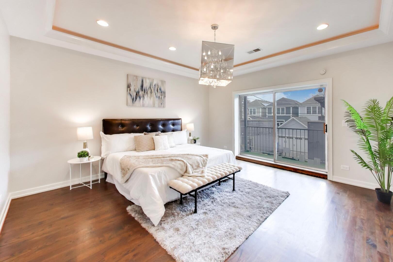 2435 W BELMONT Avenue Unit: 2E