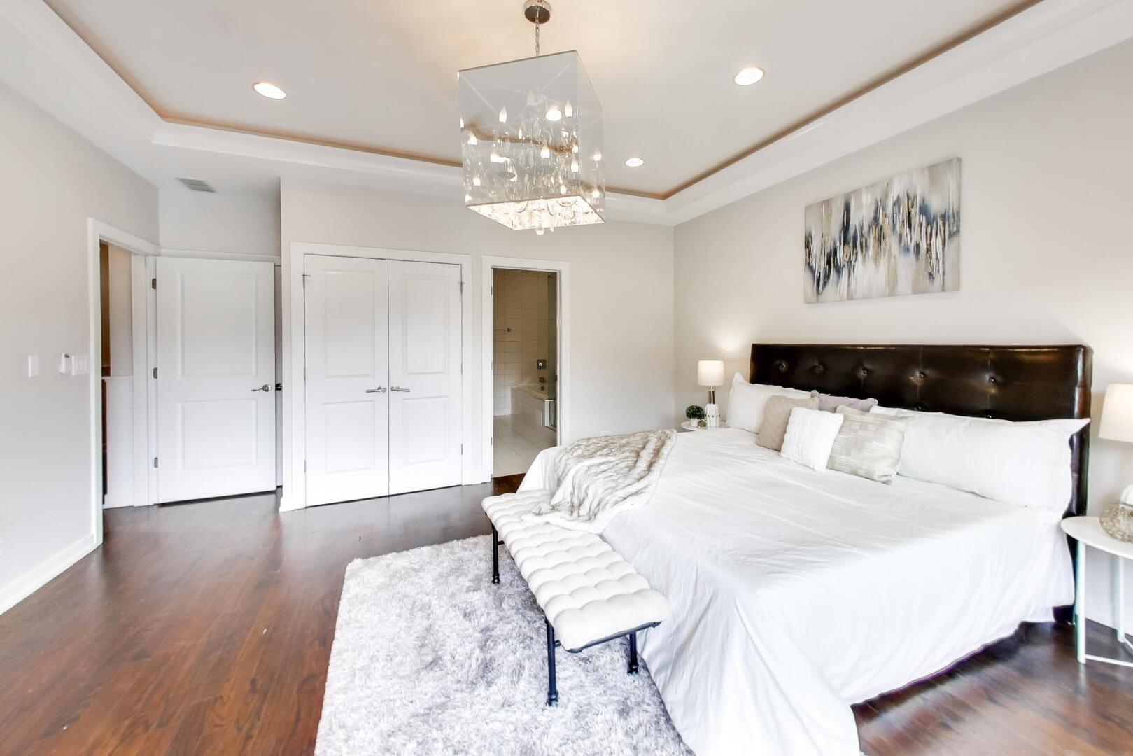 2435 W BELMONT Avenue Unit: 2E