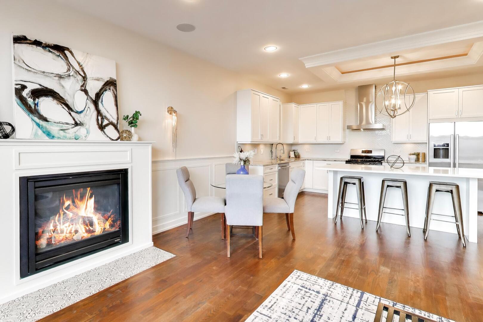 2435 W BELMONT Avenue Unit: 2E