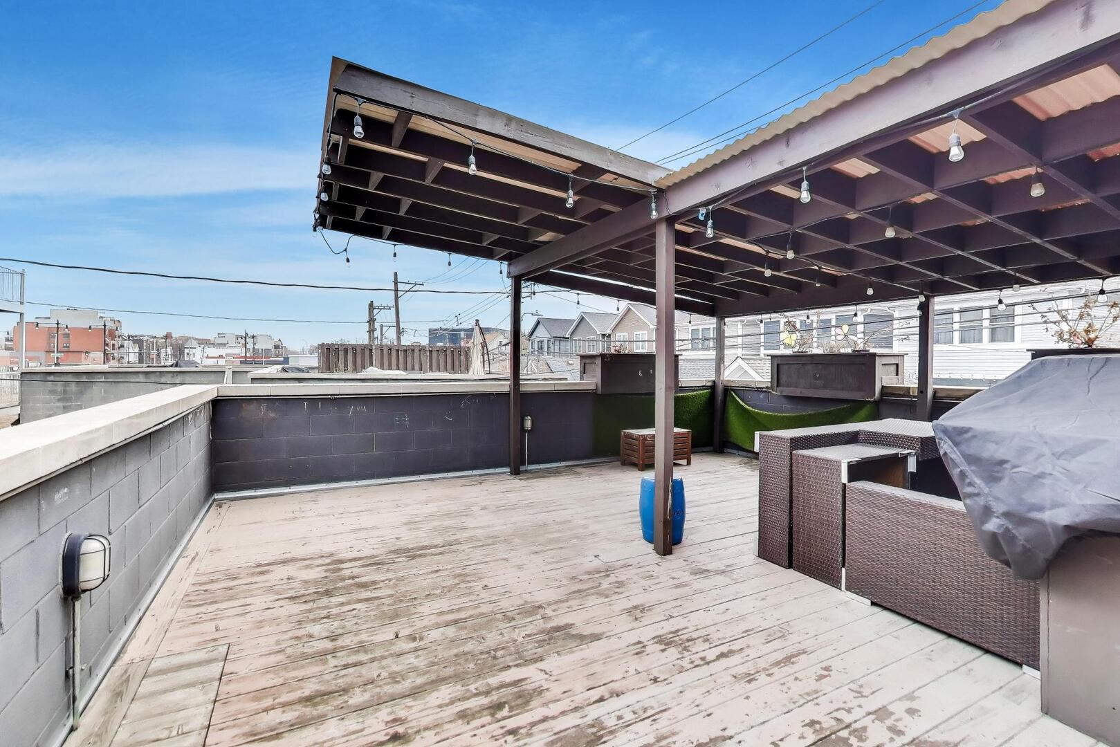 2435 W BELMONT Avenue Unit: 2E