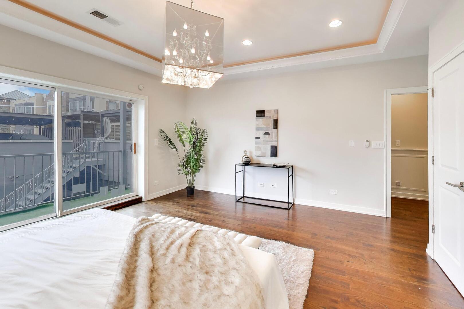 2435 W BELMONT Avenue Unit: 2E