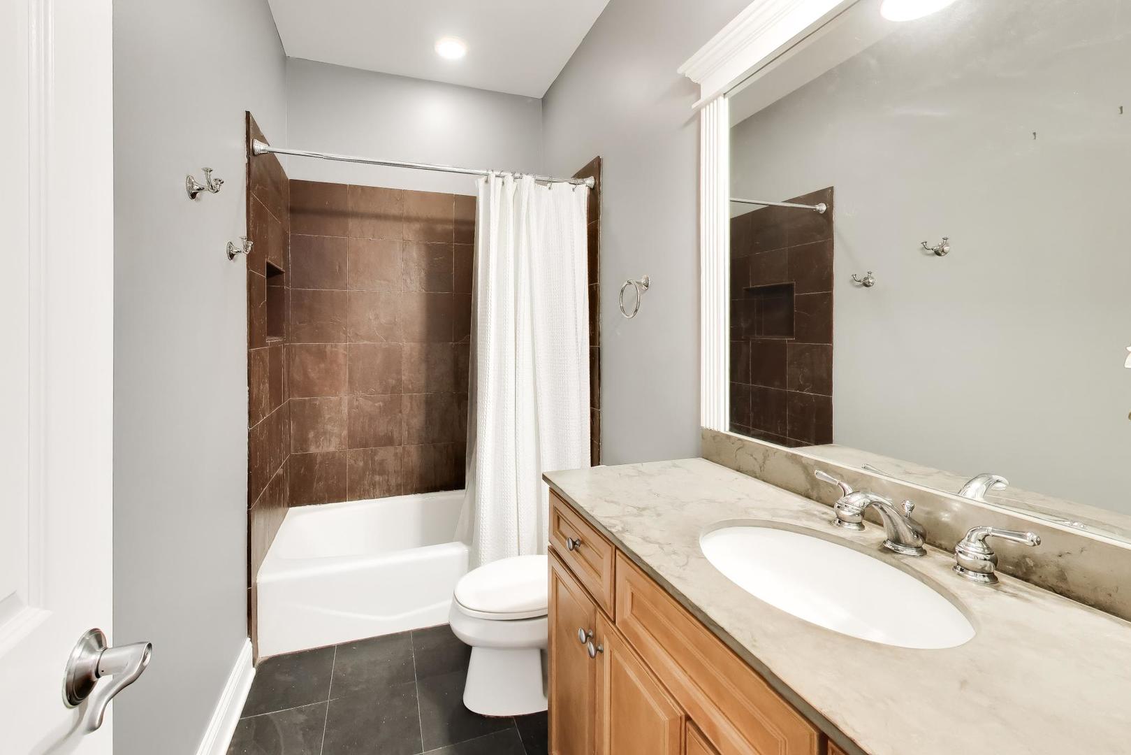 2222 W Belmont Avenue Unit: 501