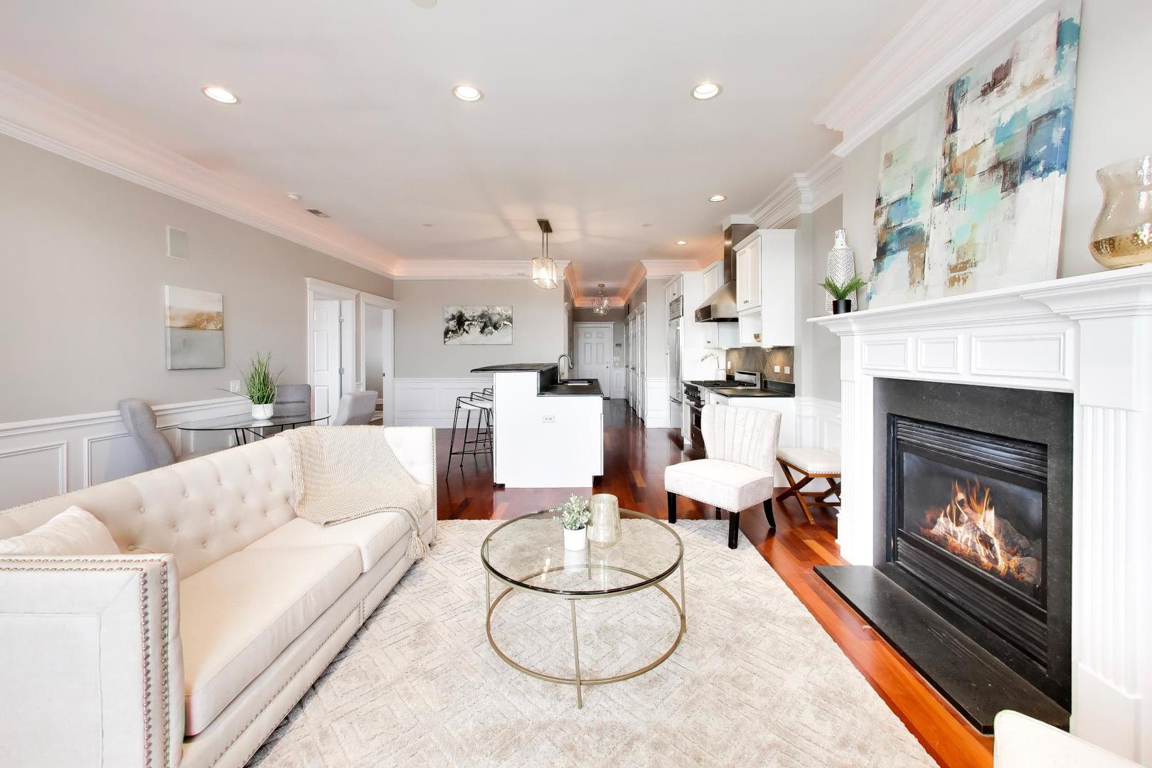 2222 W Belmont Avenue Unit: 501