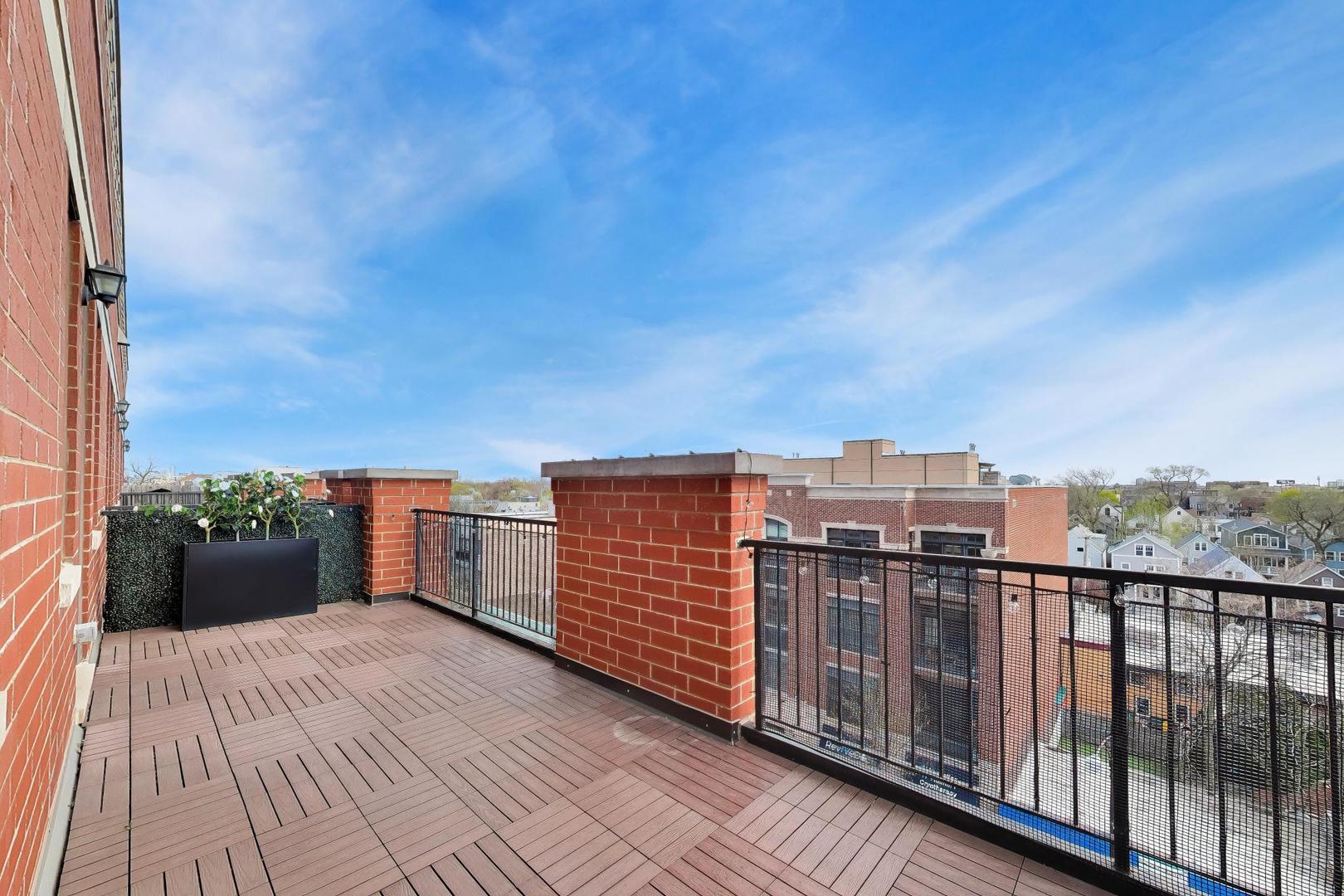 2222 W Belmont Avenue Unit: 501