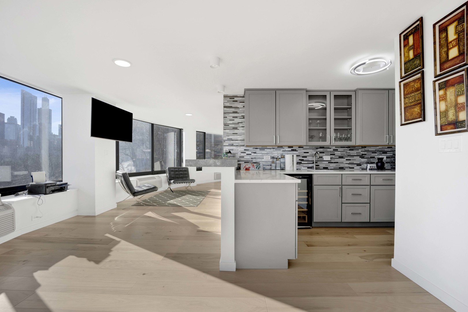 155 N HARBOR Drive Unit: 212-213