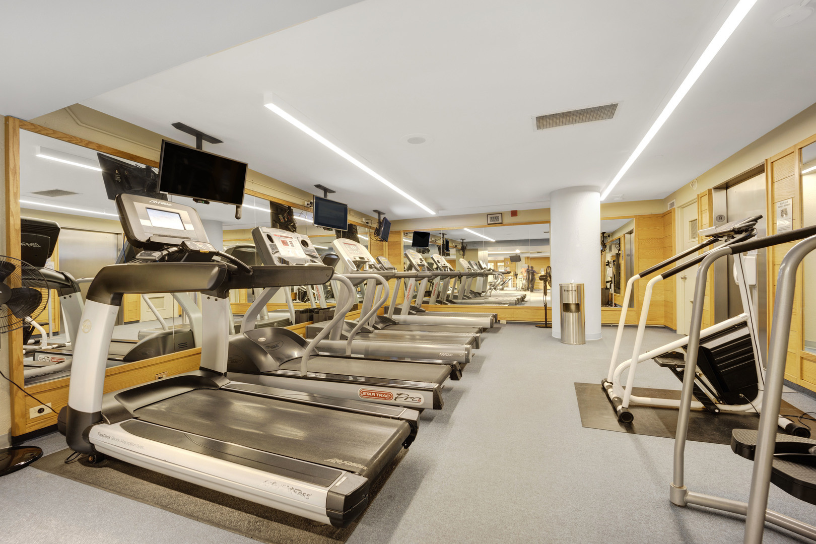 155 N HARBOR Drive Unit: 212-213