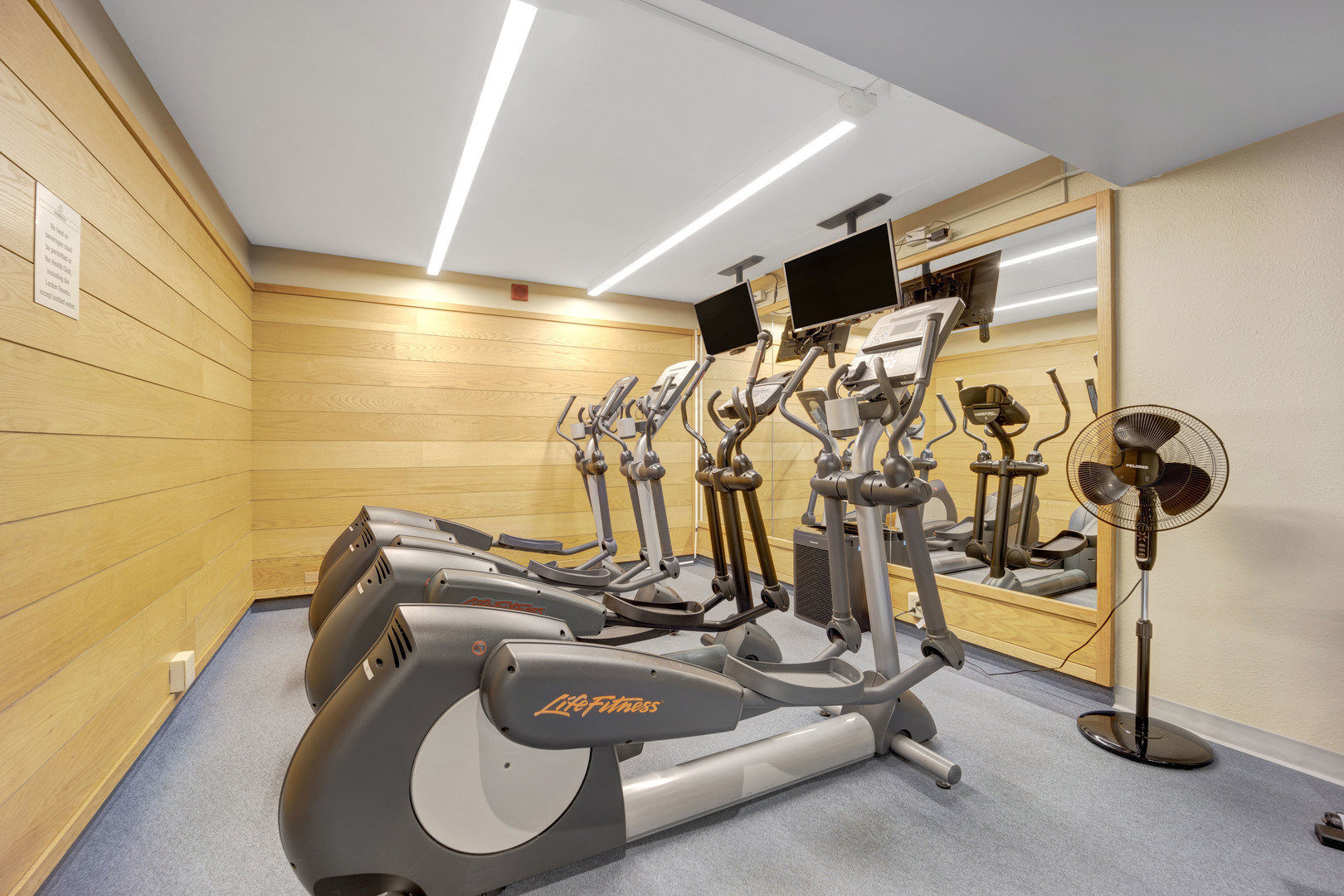 155 N HARBOR Drive Unit: 212-213