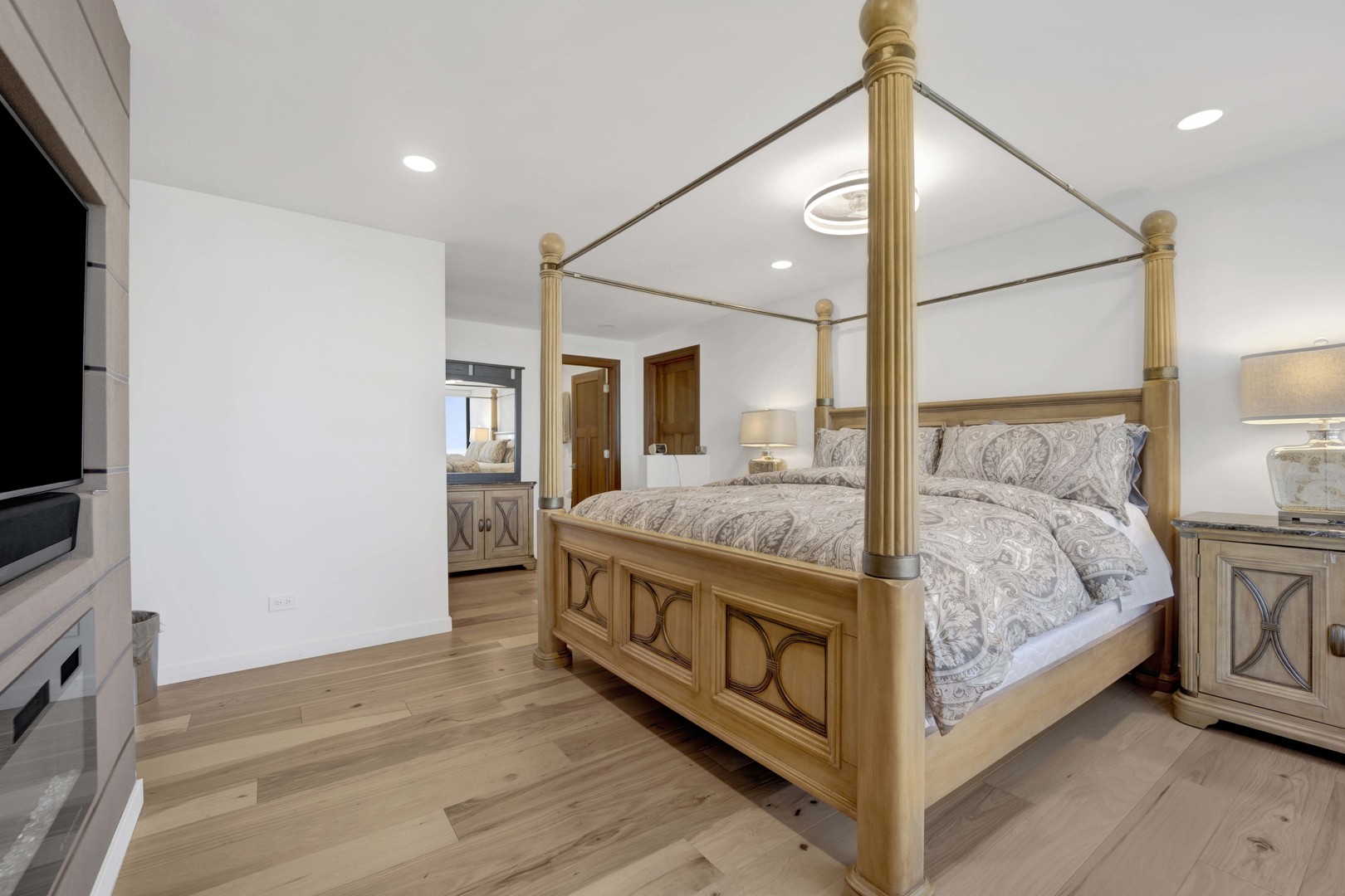 155 N HARBOR Drive Unit: 212-213