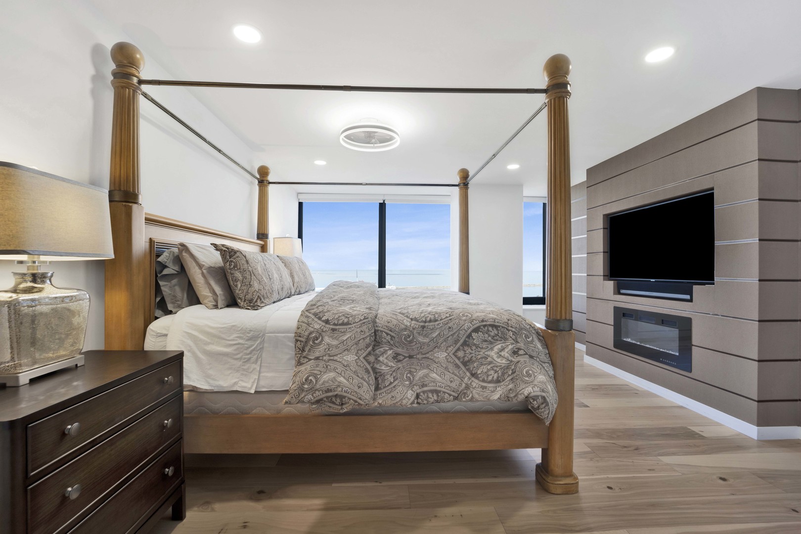 155 N HARBOR Drive Unit: 212-213