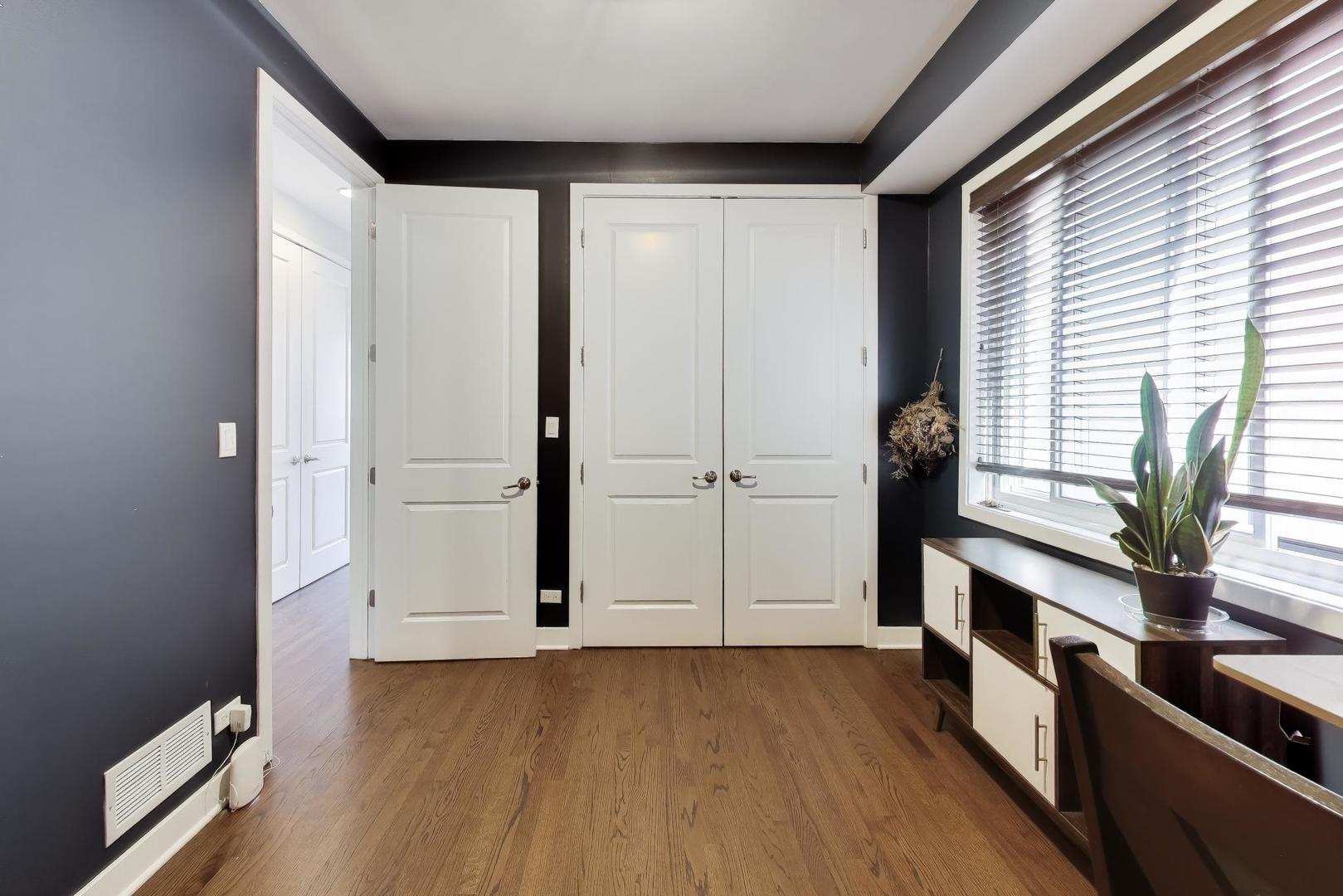 2241 W Roscoe Street Unit: 3