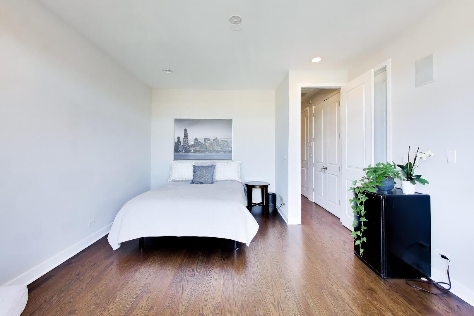 2241 W Roscoe Street Unit: 3