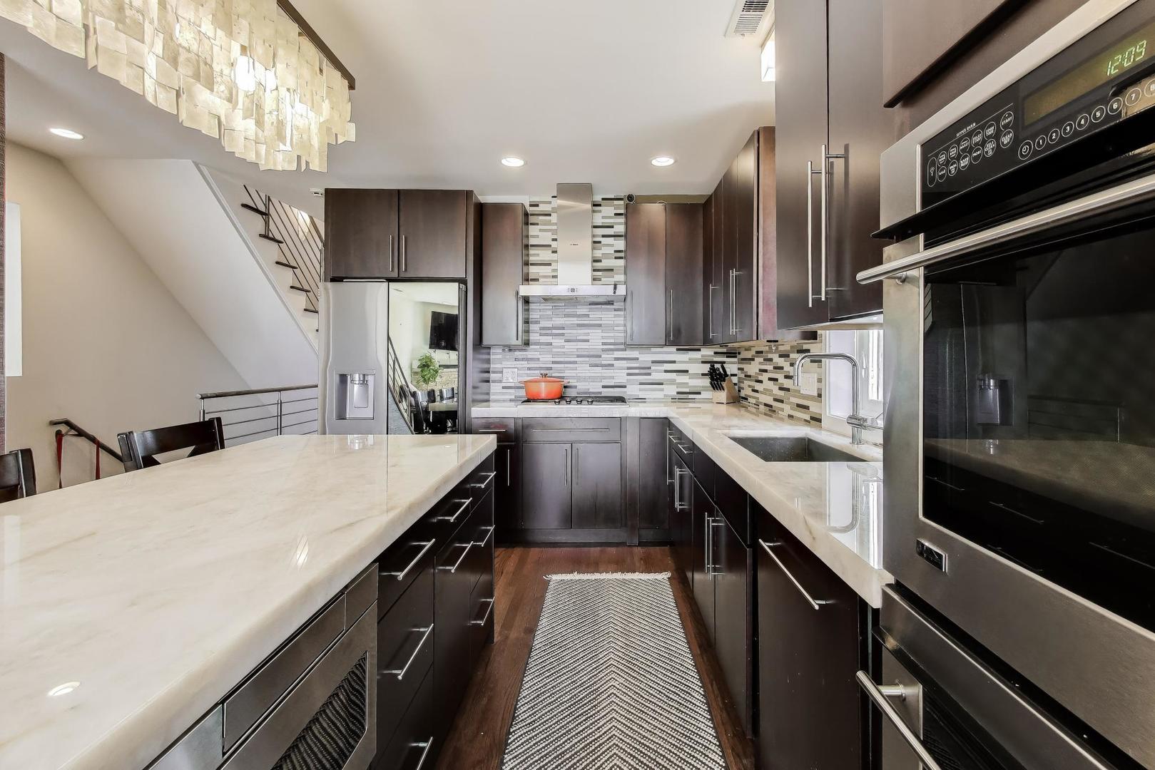 2241 W Roscoe Street Unit: 3