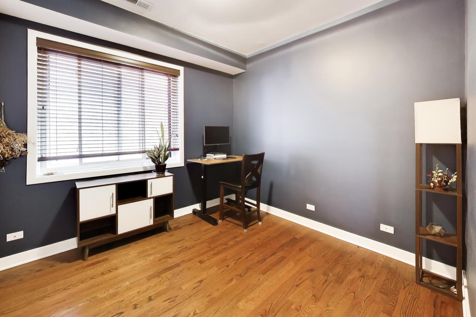 2241 W Roscoe Street Unit: 3