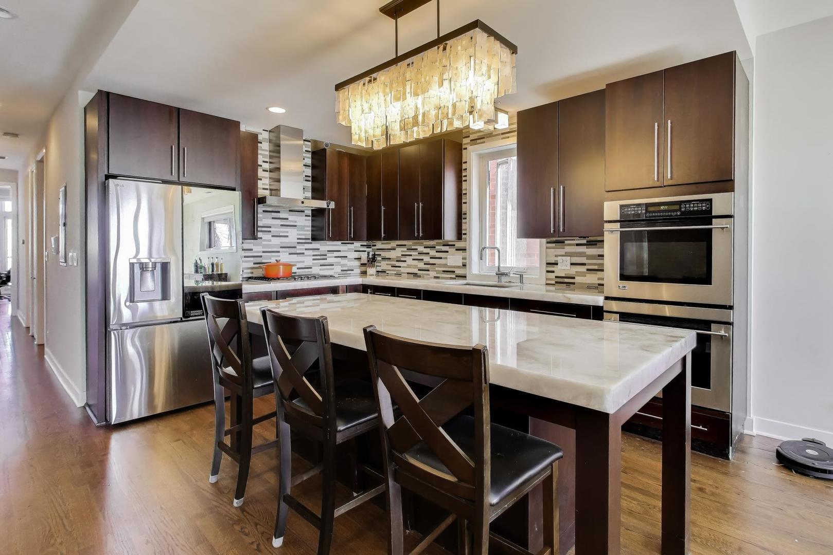 2241 W Roscoe Street Unit: 3