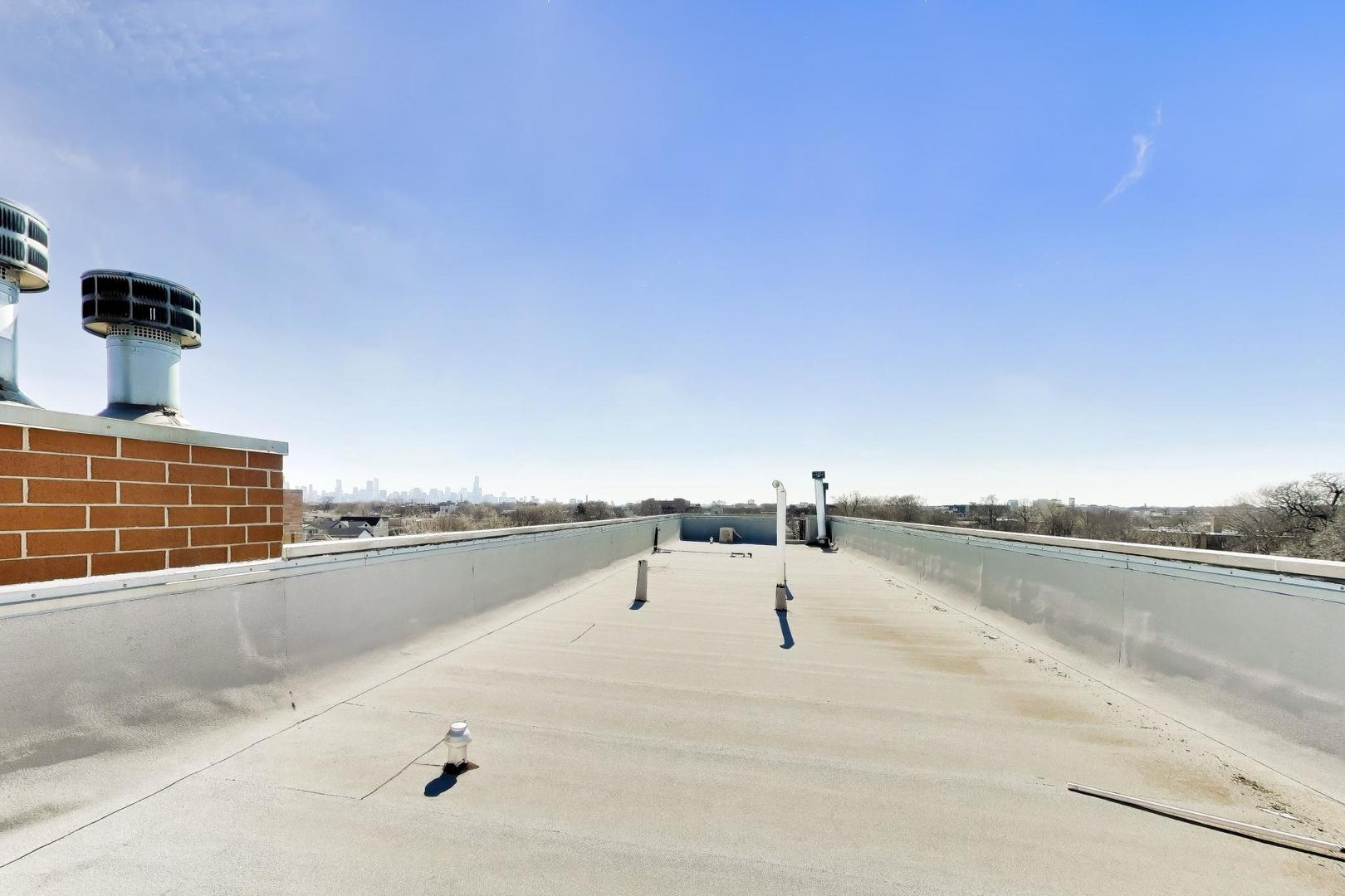 2241 W Roscoe Street Unit: 3