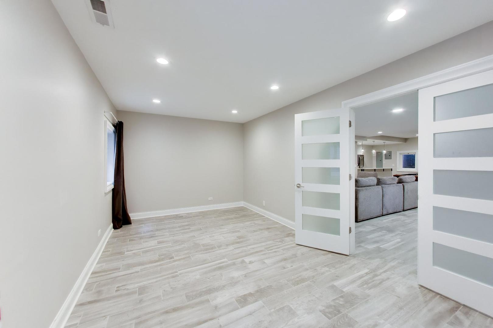 2444 N De Cook Court