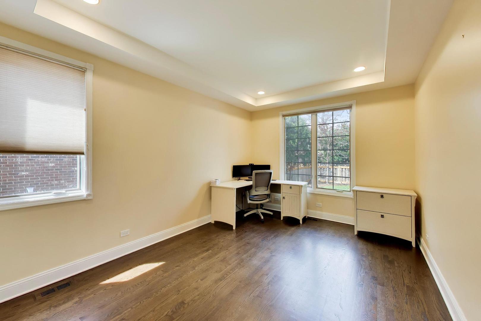 2444 N De Cook Court