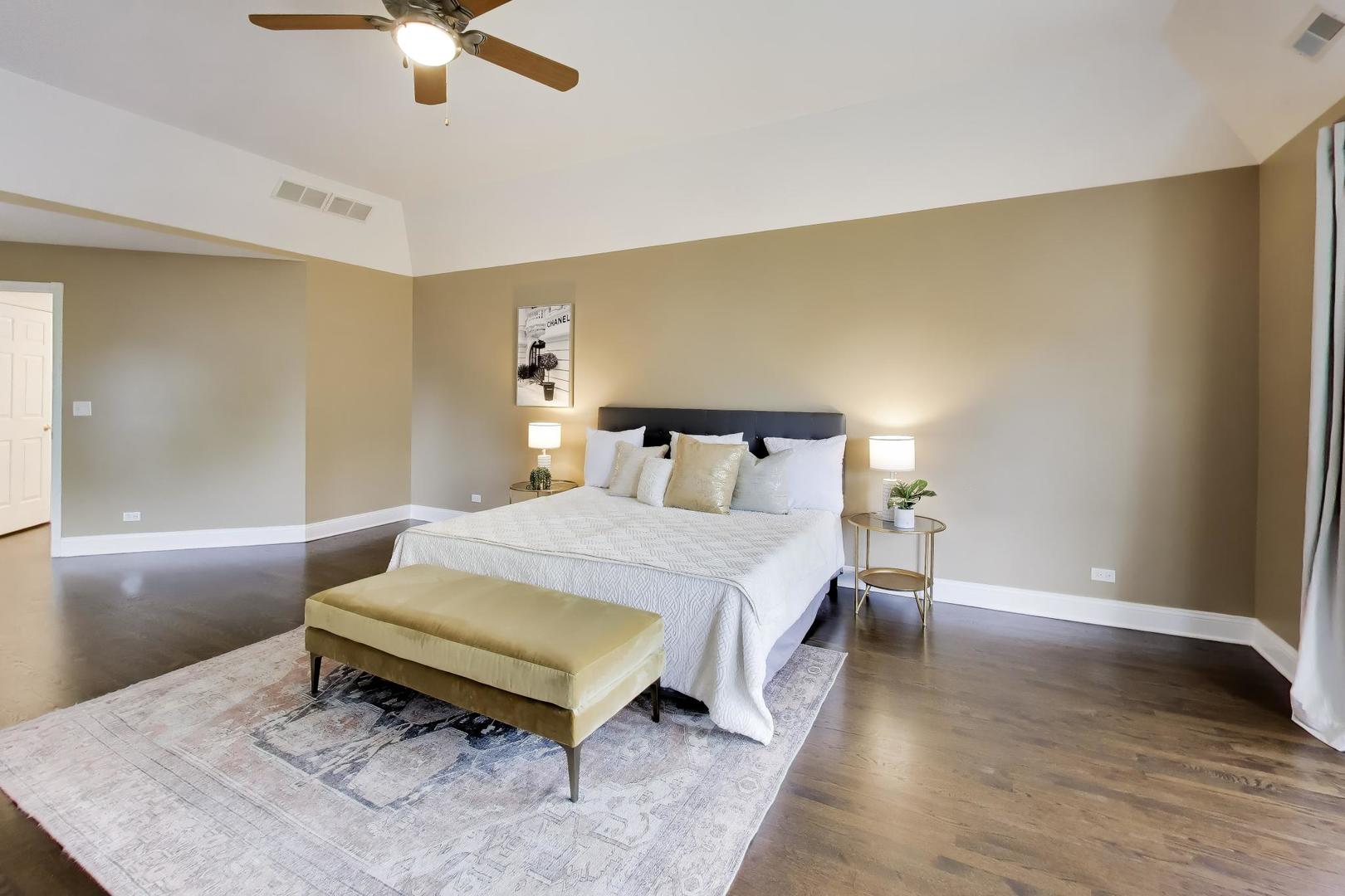 2444 N De Cook Court