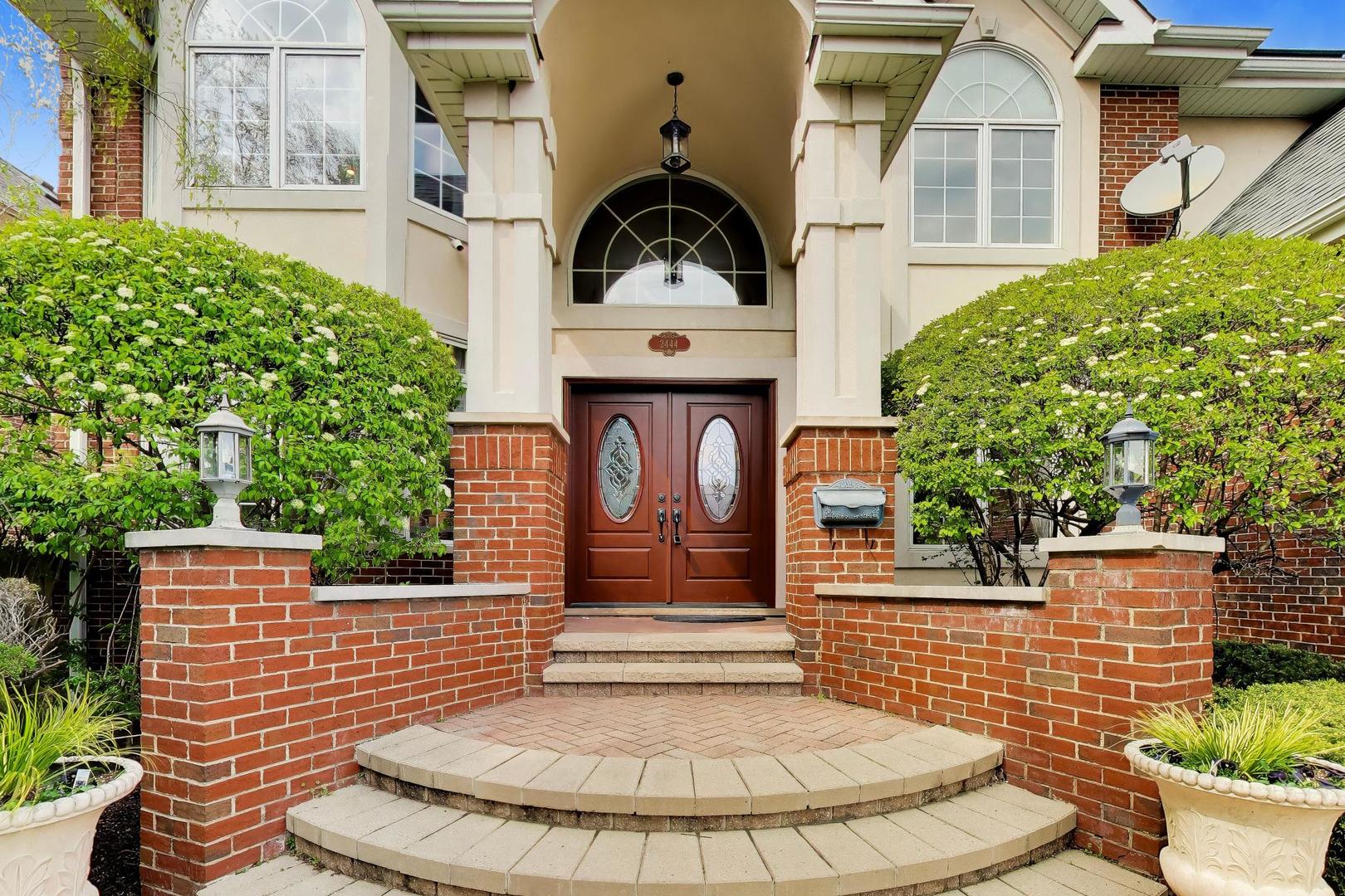 2444 N De Cook Court