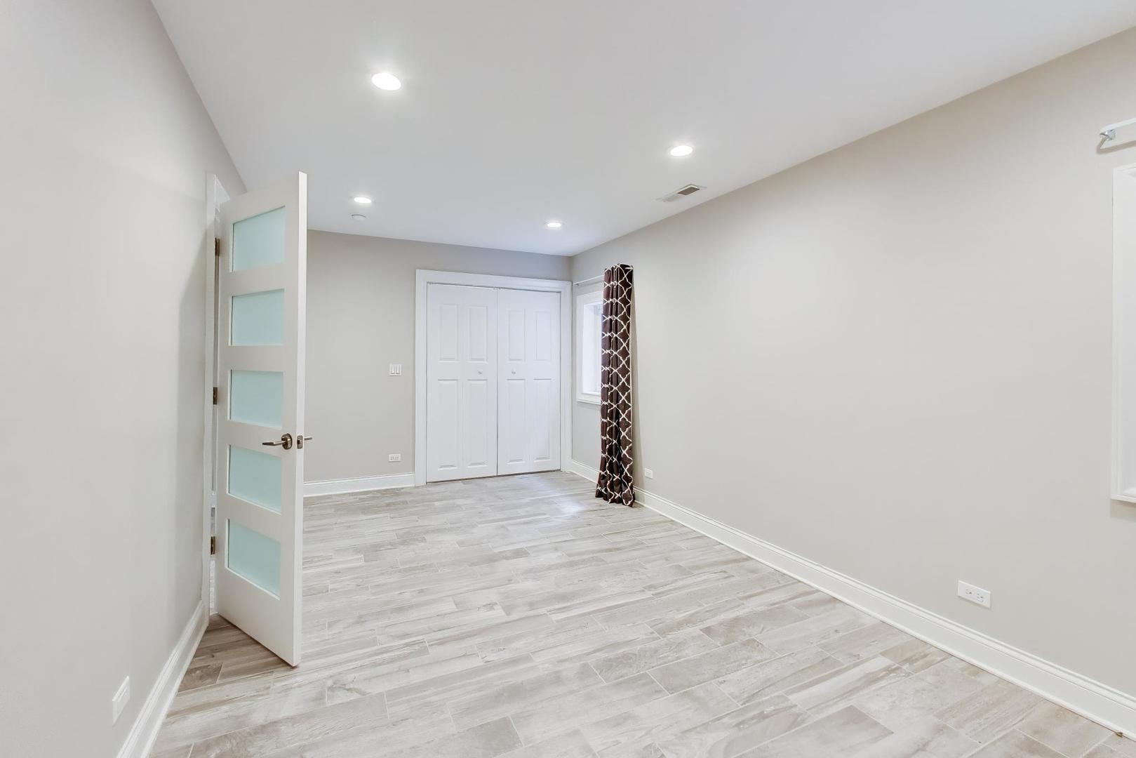 2444 N De Cook Court