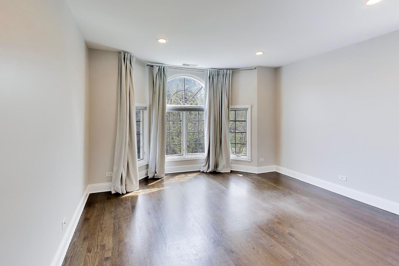 2444 N De Cook Court