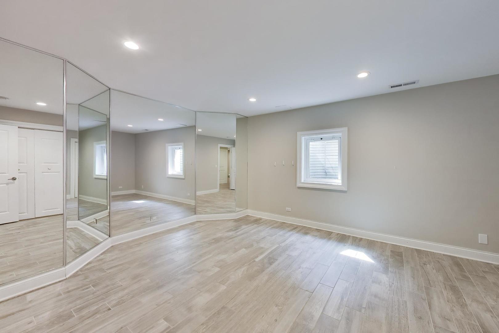 2444 N De Cook Court