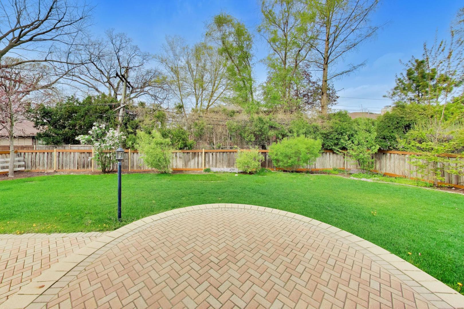 2444 N De Cook Court